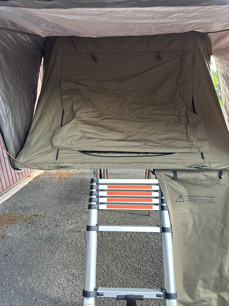 Laden Sie das Bild in Galerie -Viewer, Vermittlungsverkauf: ARB Esperance Dachzelt & Rhino-Rack Batwing Markise