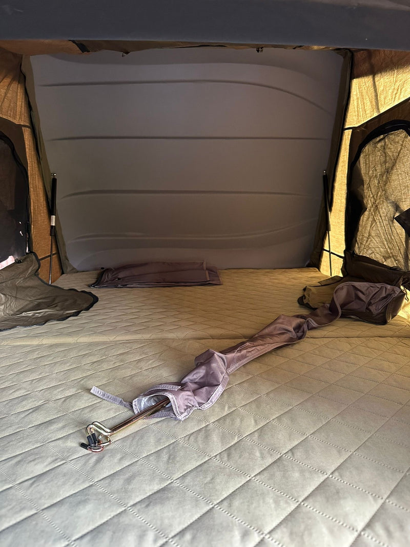 Laden Sie das Bild in Galerie -Viewer, Vermittlungsverkauf: ARB Esperance Dachzelt & Rhino-Rack Batwing Markise