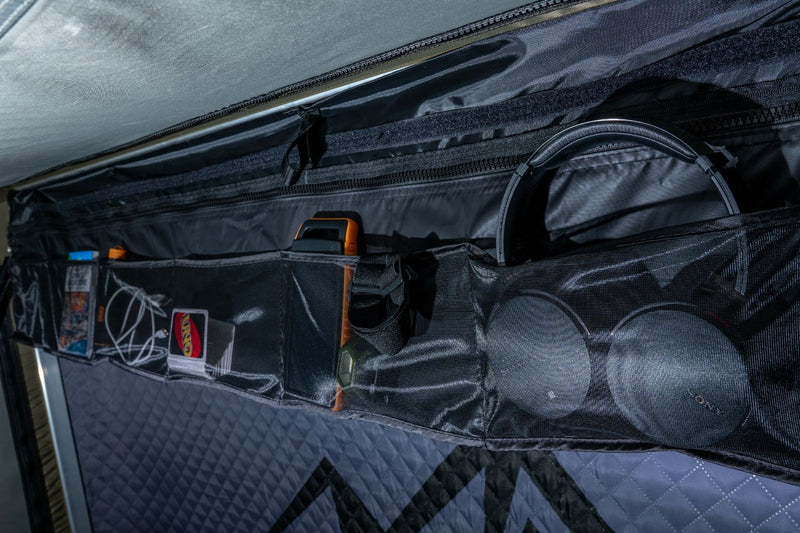 Laden Sie das Bild in Galerie -Viewer, MOBY MOUNTAIN Aufbewahrungstaschen