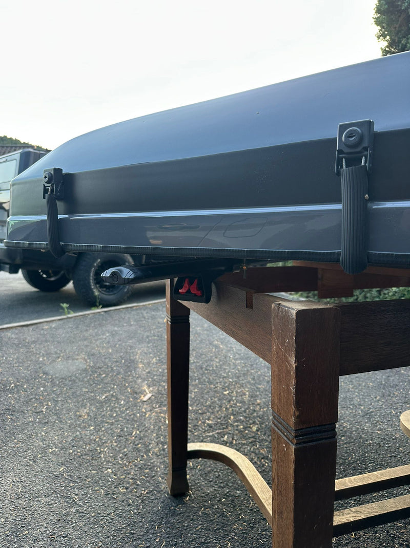 Laden Sie das Bild in Galerie -Viewer, Vermittlungsverkauf: ARB Esperance Dachzelt & Rhino-Rack Batwing Markise