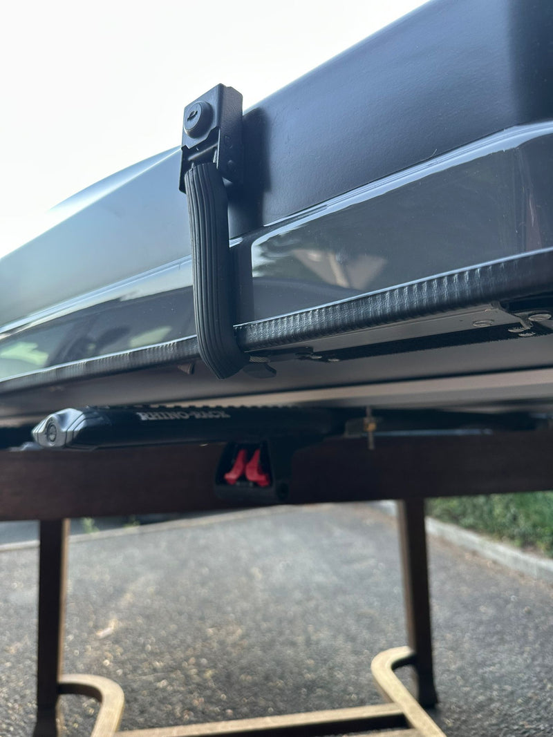 Laden Sie das Bild in Galerie -Viewer, Vermittlungsverkauf: ARB Esperance Dachzelt & Rhino-Rack Batwing Markise