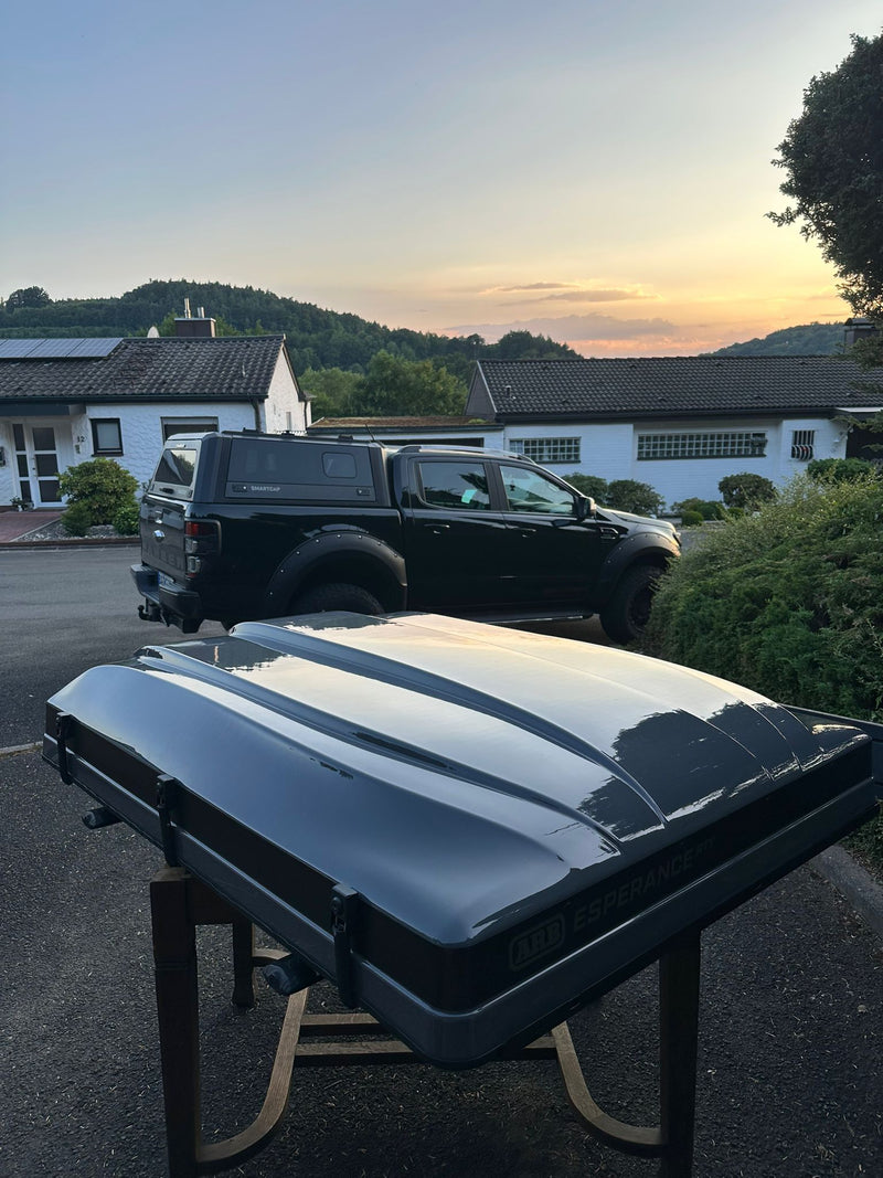 Laden Sie das Bild in Galerie -Viewer, Vermittlungsverkauf: ARB Esperance Dachzelt & Rhino-Rack Batwing Markise