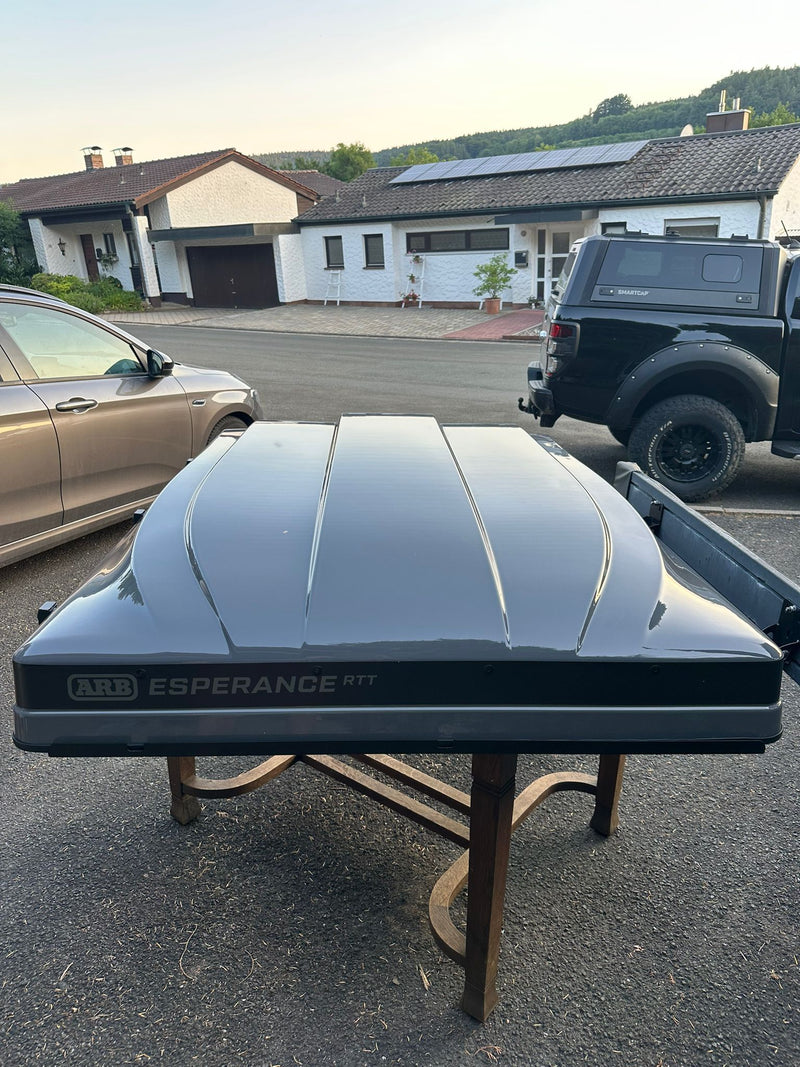 Laden Sie das Bild in Galerie -Viewer, Vermittlungsverkauf: ARB Esperance Dachzelt & Rhino-Rack Batwing Markise