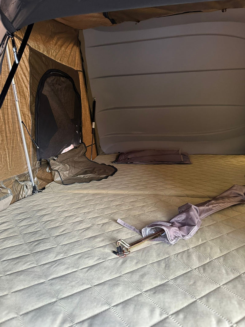 Laden Sie das Bild in Galerie -Viewer, Vermittlungsverkauf: ARB Esperance Dachzelt & Rhino-Rack Batwing Markise