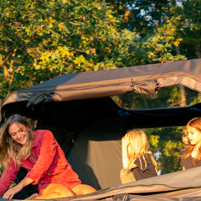 Laden Sie das Bild in Galerie -Viewer, ROOF SPACE 4 Dachzelt