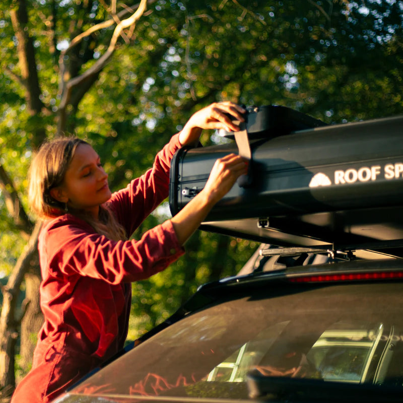 Laden Sie das Bild in Galerie -Viewer, ROOF SPACE 4 Dachzelt