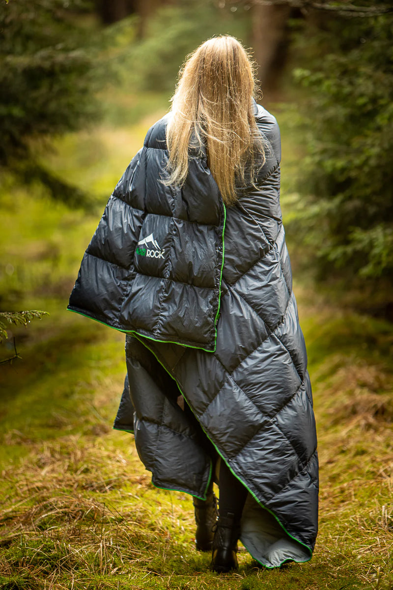 Laden Sie das Bild in Galerie -Viewer, GEAR ROCK Outdoor Daunendecke 180 x 210cm (660g)
