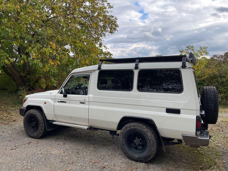 Laden Sie das Bild in Galerie -Viewer, Rolling Space Dachträgersystem Toyota HZJ78 GRJ78 | SpaceRack
