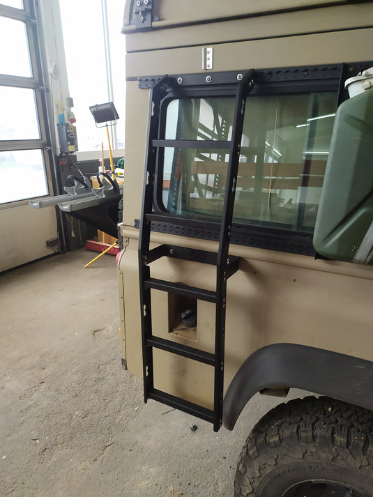 Rolling Space Landrover Defender Seitenleiter | SpaceClimb