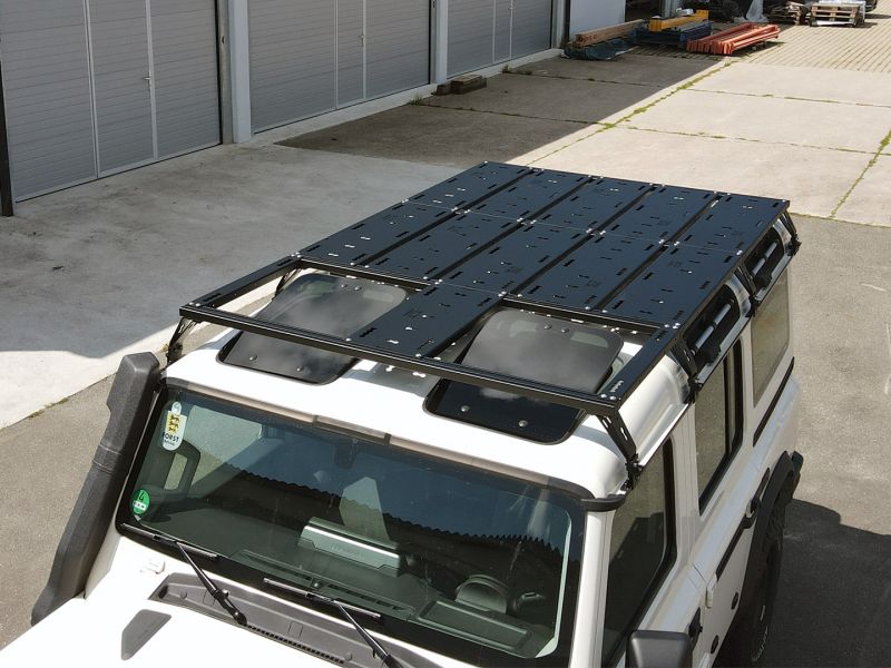 Laden Sie das Bild in Galerie -Viewer, Rolling Space Dachträgersystem Ineos Grenadier | SpaceRack
