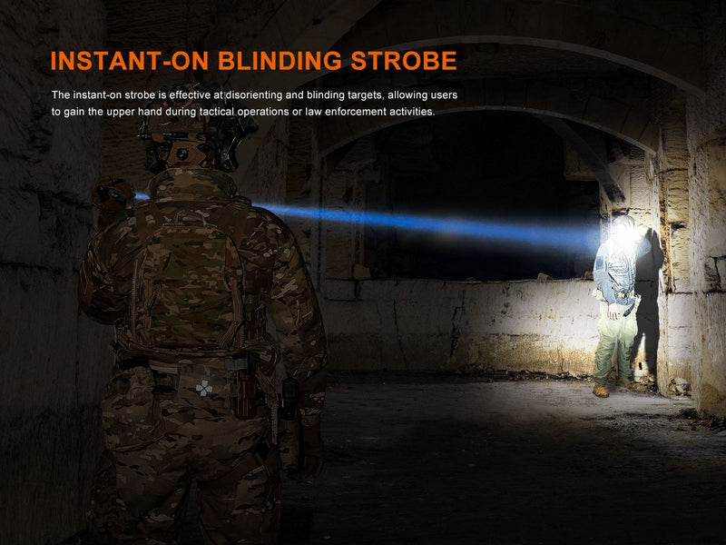 Laden Sie das Bild in Galerie -Viewer, Fenix TK30R Taktische Taschenlampe mit weißem Laser, 500 Lumen Weißlicht
