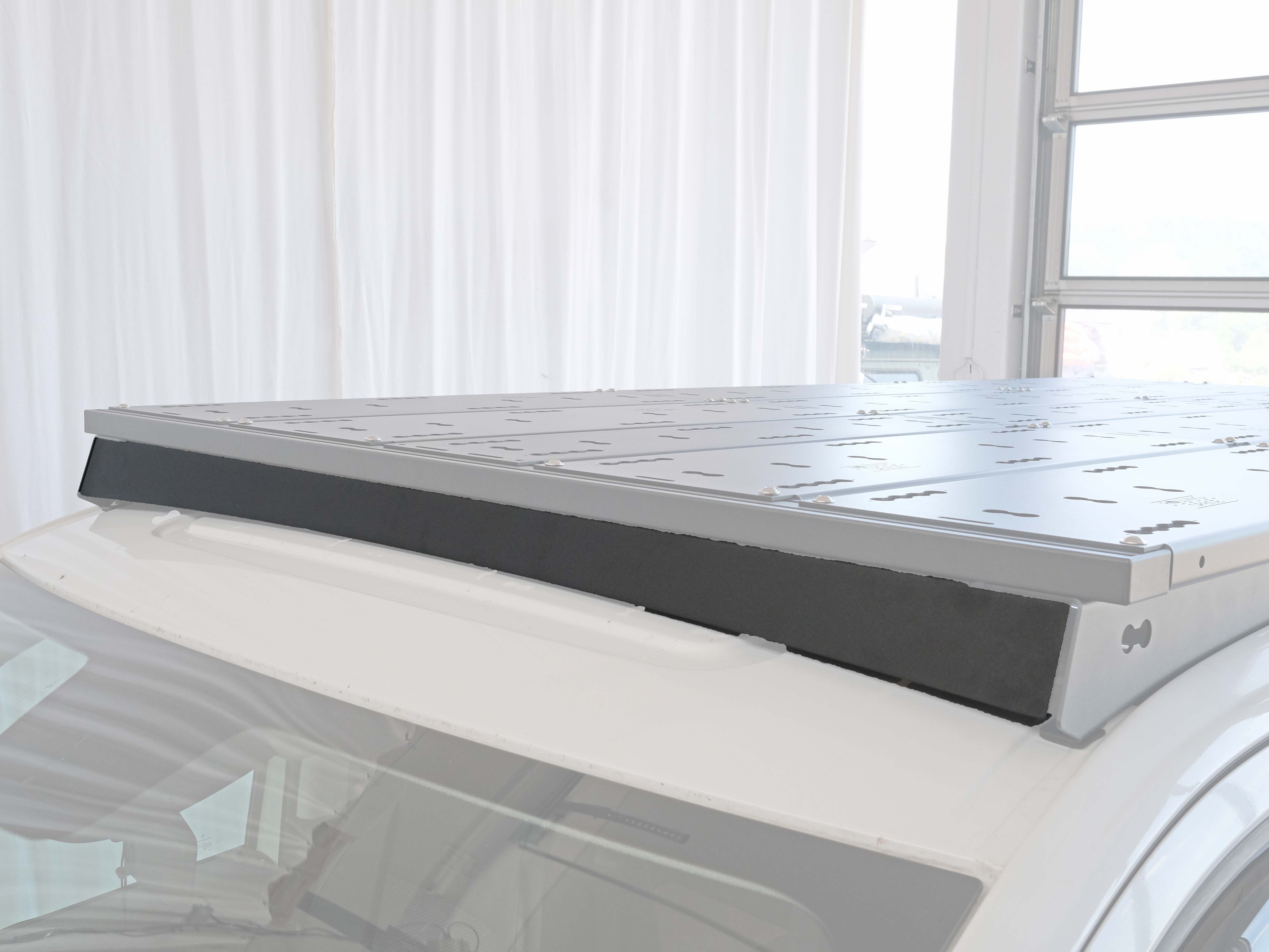 Windabweiser MAN TGE | Rolling Space – dachzeltstore.at